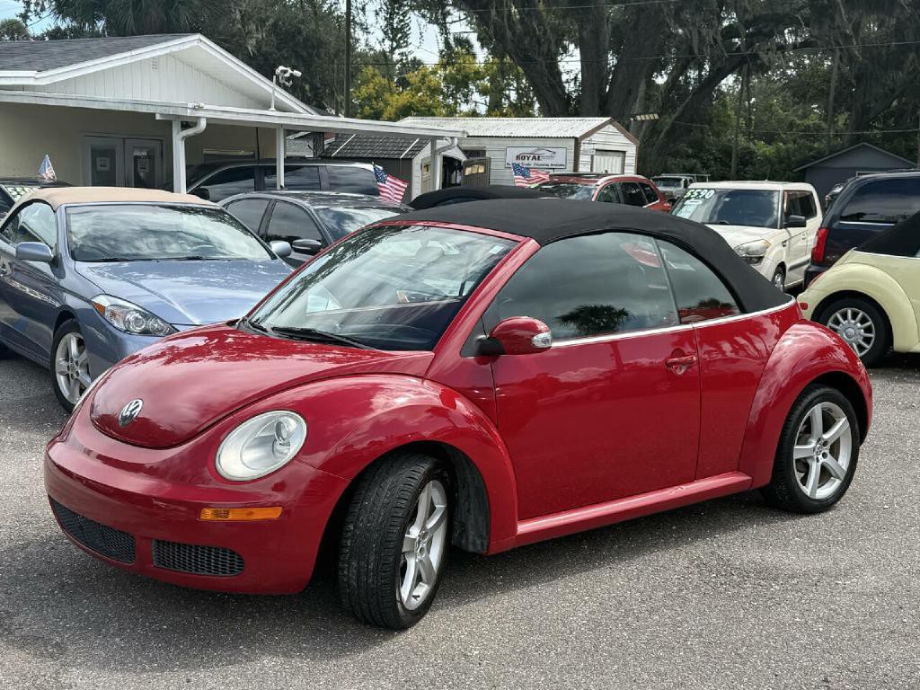 2009 Volkswagen Beetle Image 2