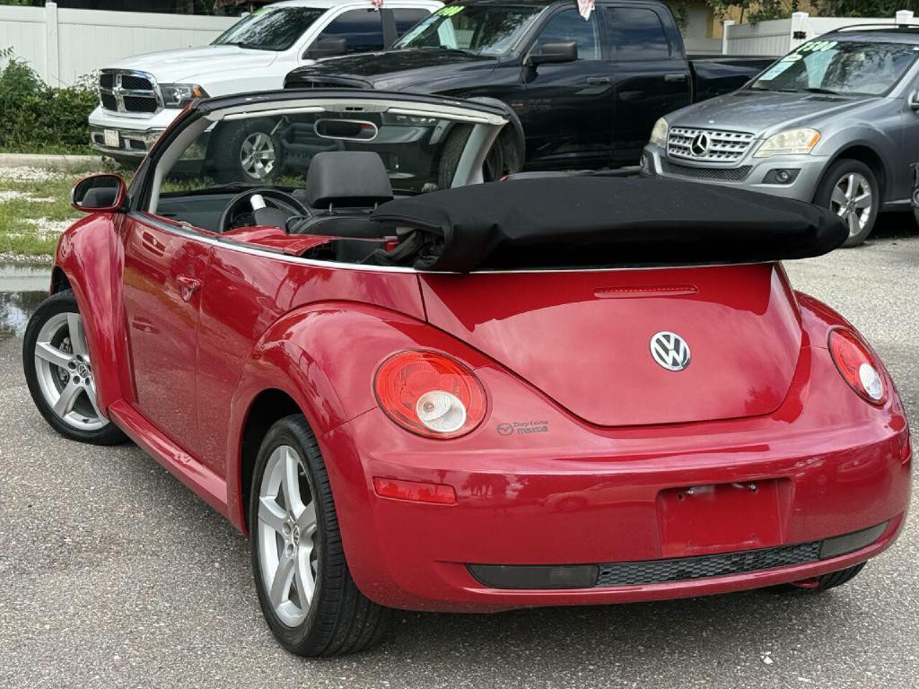 2009 Volkswagen Beetle Image 6