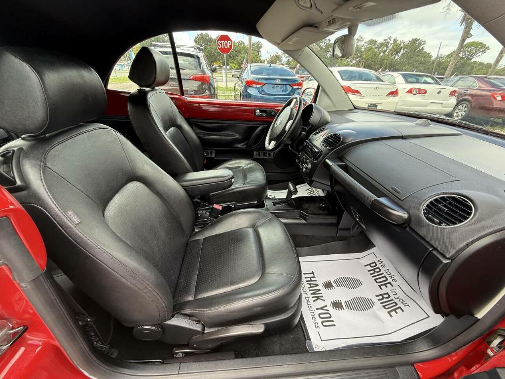 2009 Volkswagen Beetle Image 24