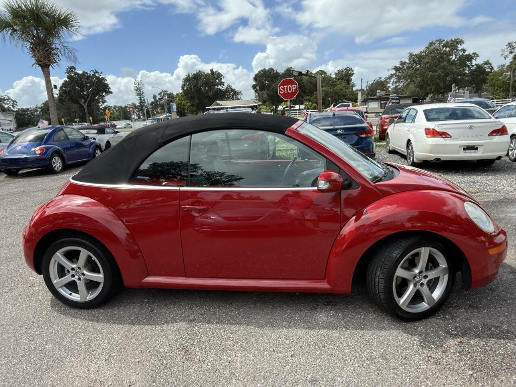 2009 Volkswagen Beetle Image 32