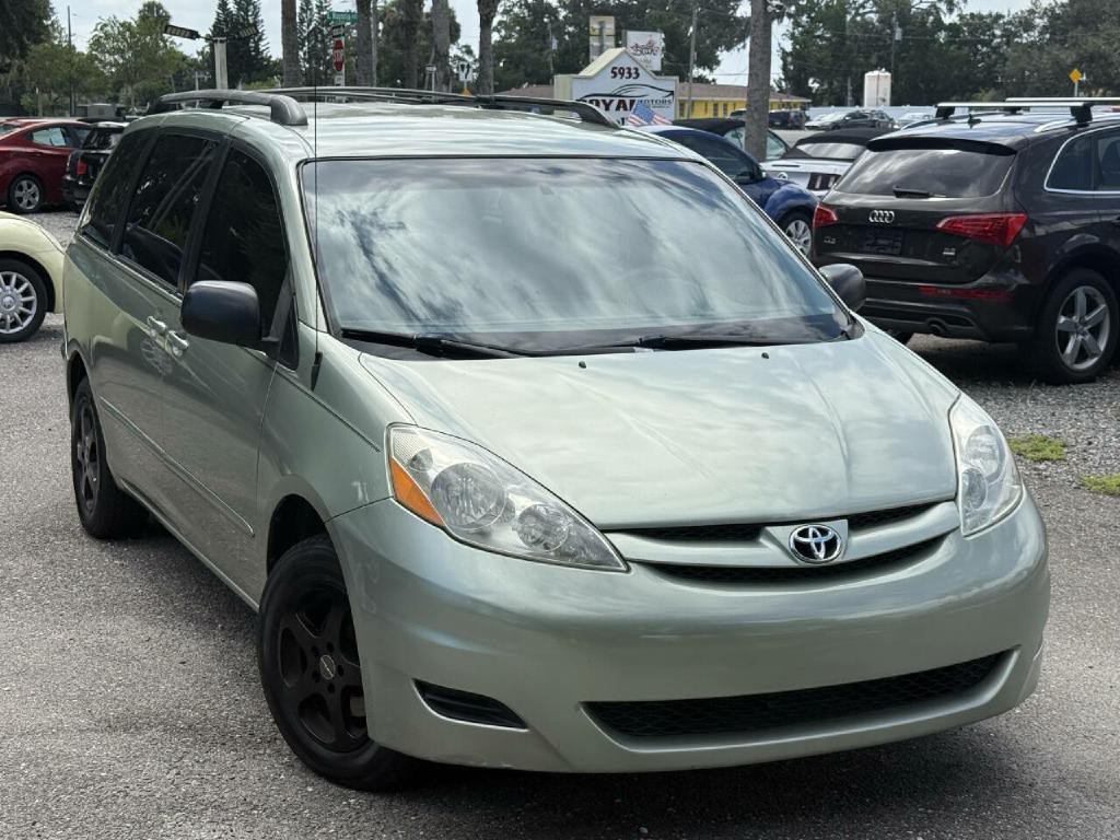 2007 Toyota Sienna Image 2