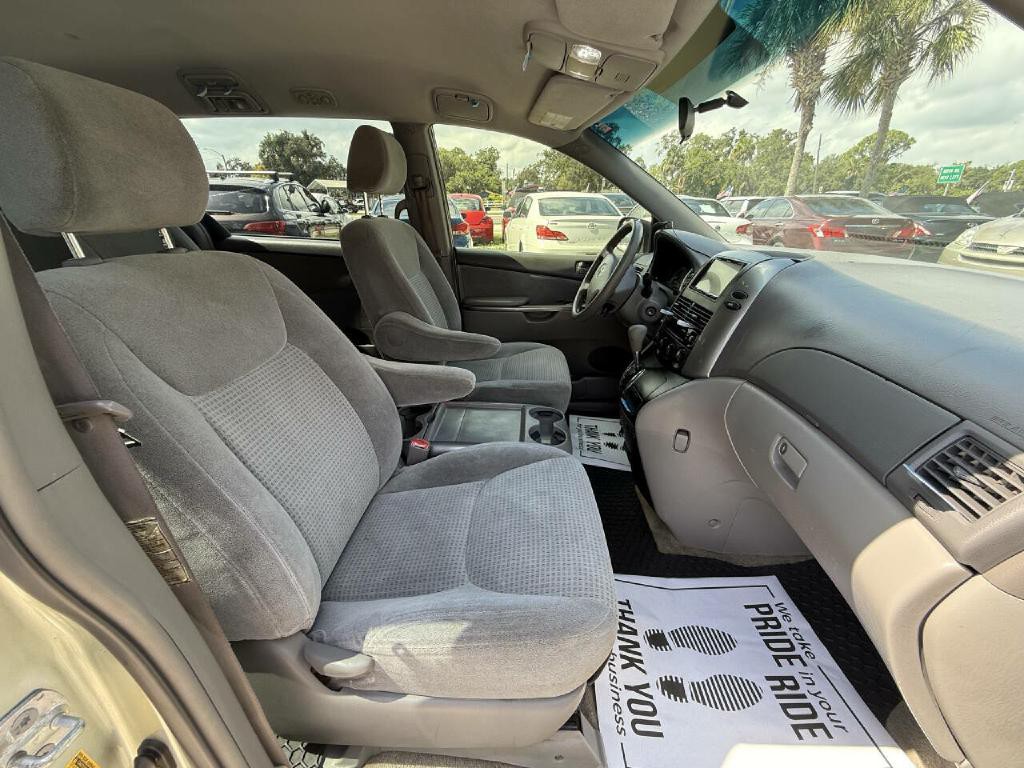 2007 Toyota Sienna Image 16