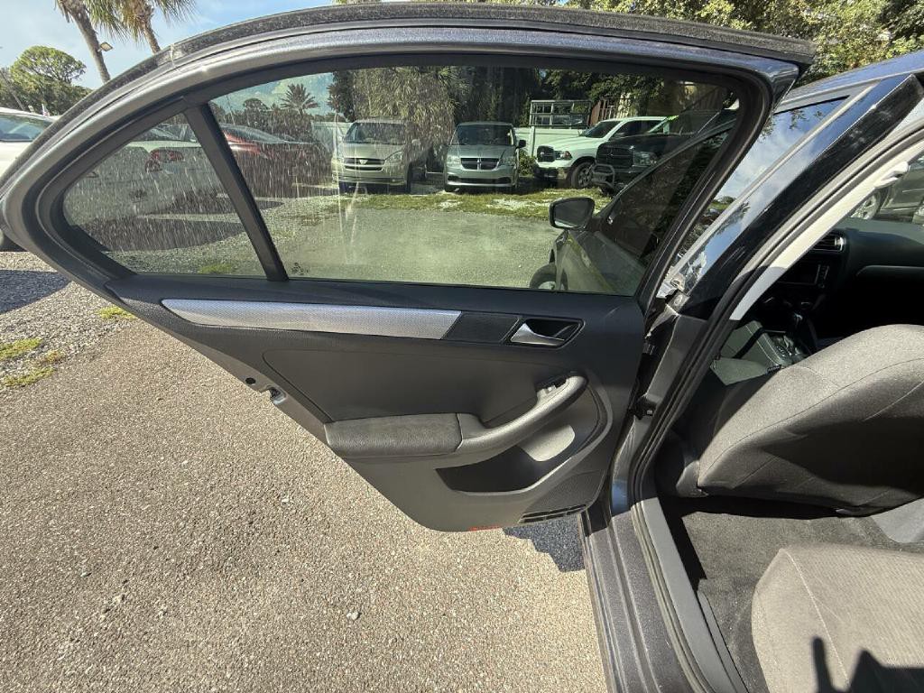 2015 Volkswagen Jetta Image 28