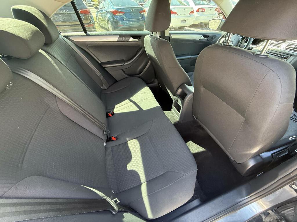 2015 Volkswagen Jetta Image 30