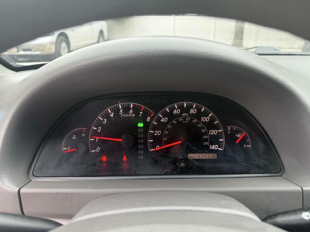 2005 Toyota Camry Image 16