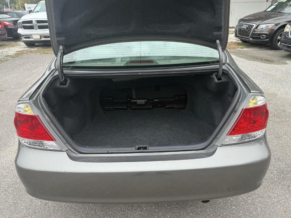 2005 Toyota Camry Image 19