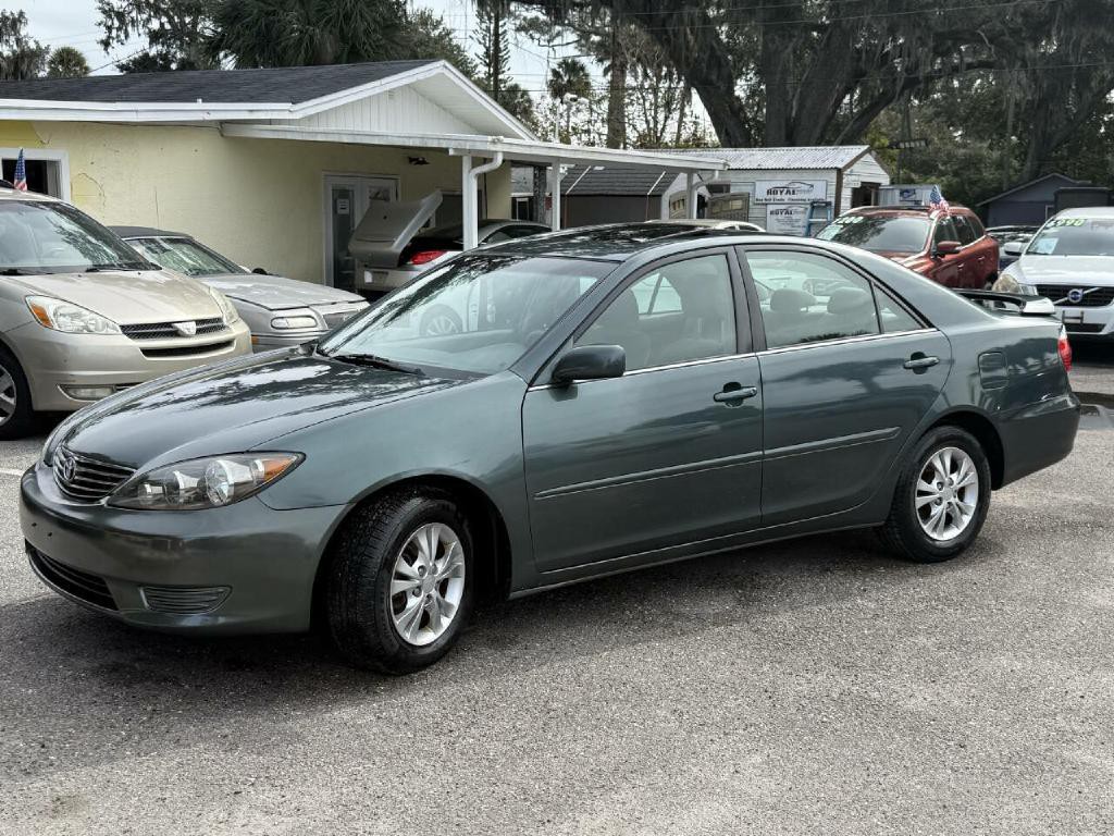 2005 Toyota Camry Image 2