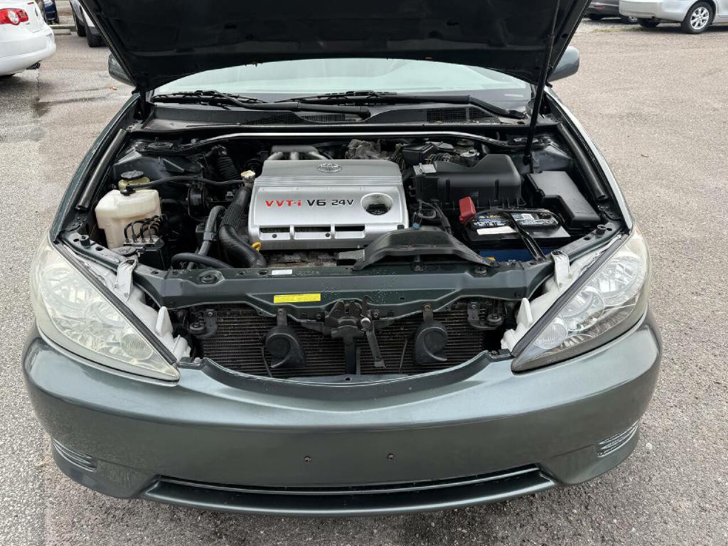 2005 Toyota Camry Image 21