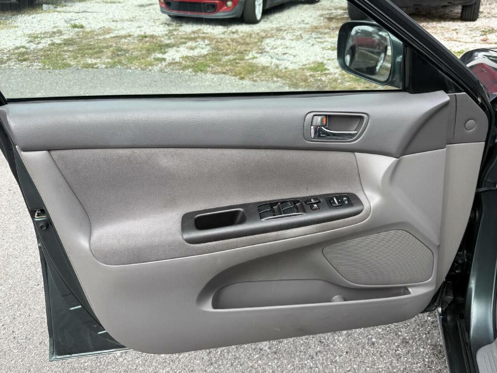 2005 Toyota Camry Image 32