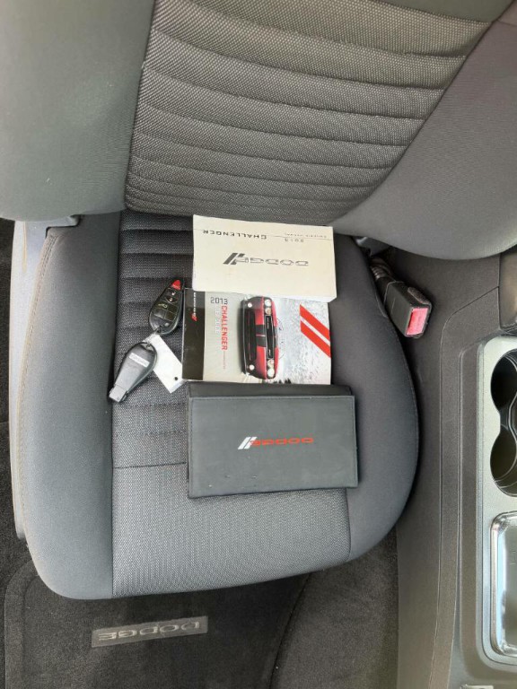 2013 Dodge Challenger Image 10