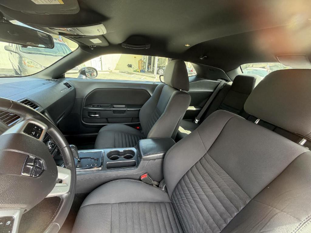 2013 Dodge Challenger Image 14