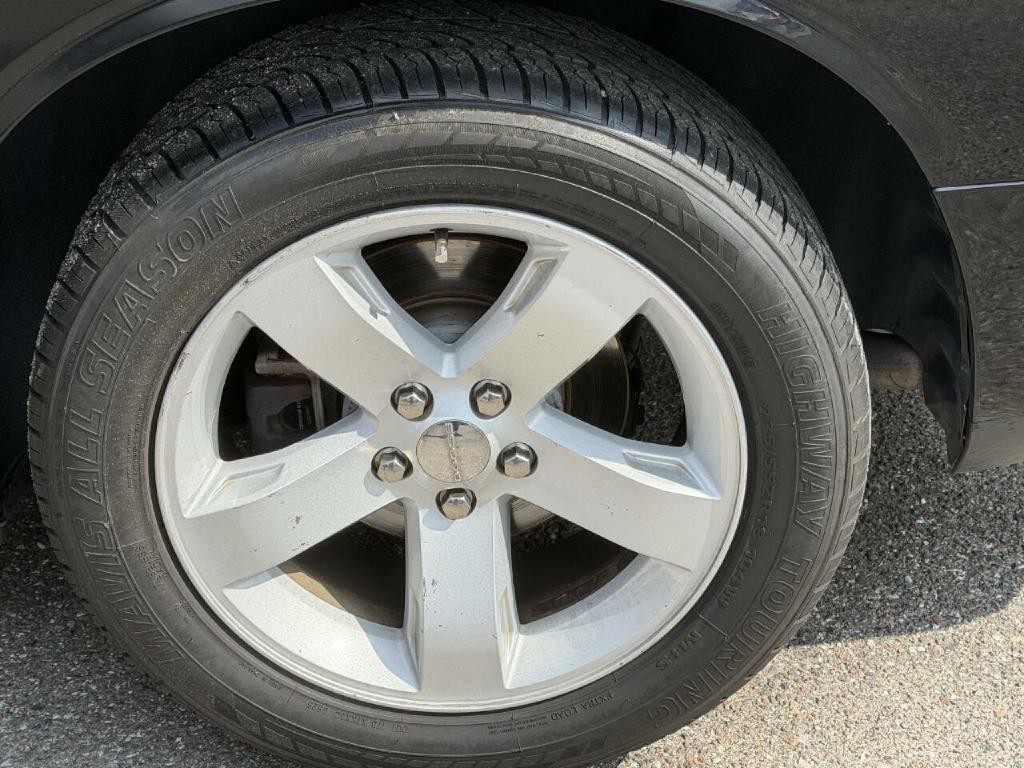 2013 Dodge Challenger Image 24