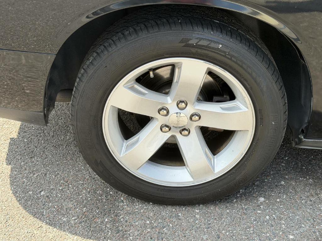 2013 Dodge Challenger Image 31