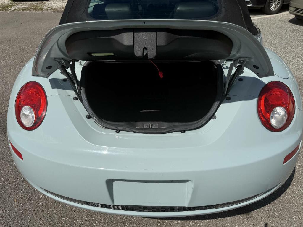 2006 Volkswagen Beetle Image 32