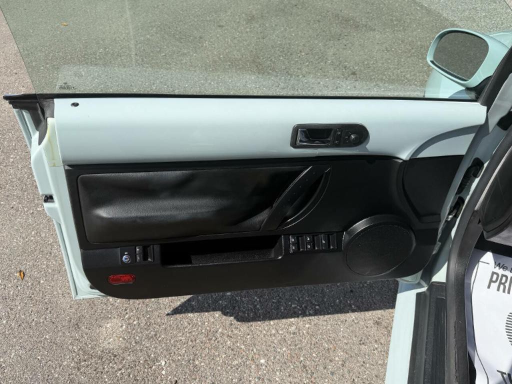 2006 Volkswagen Beetle Image 35