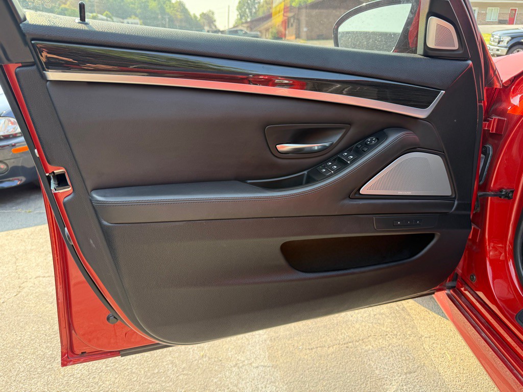 2013 BMW M5 Image 39