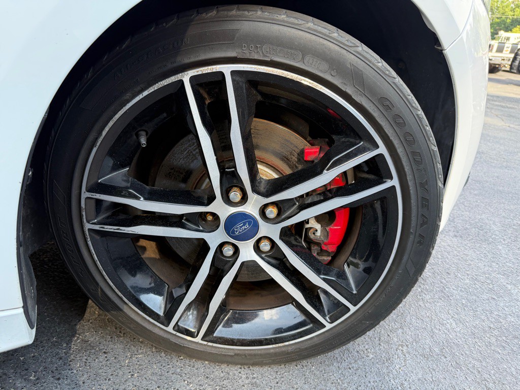 2014 Ford Focus Image 24