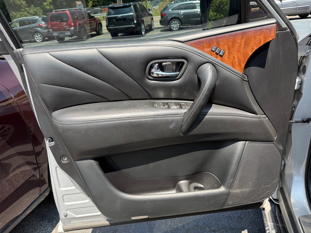 2016 INFINITI QX80 Image 25