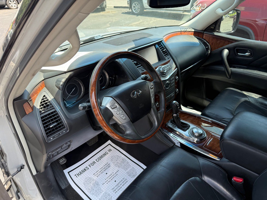 2016 INFINITI QX80 Image 30
