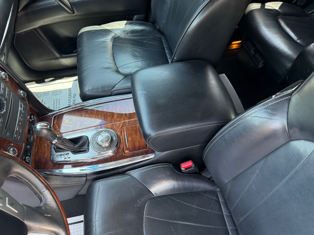 2016 INFINITI QX80 Image 31