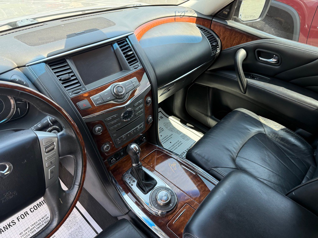 2016 INFINITI QX80 Image 33