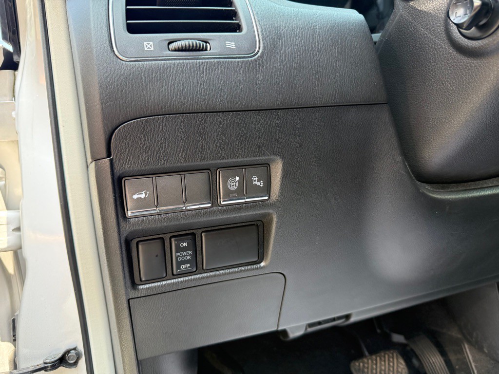 2016 INFINITI QX80 Image 35