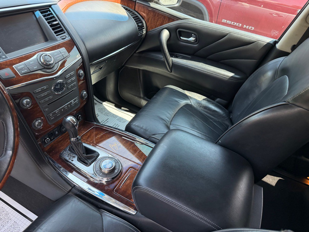 2016 INFINITI QX80 Image 40