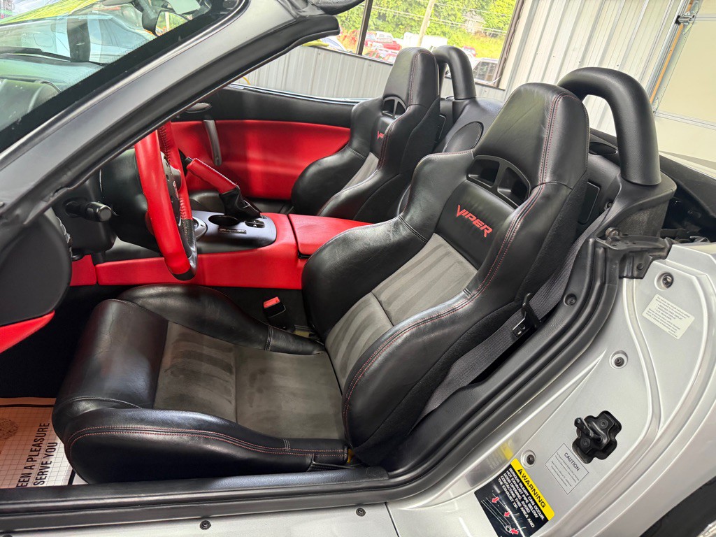 2005 Dodge Viper Image 2