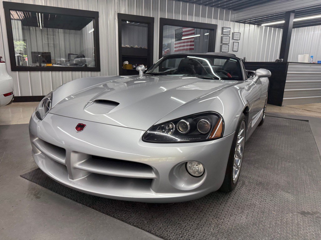 2005 Dodge Viper Image 8