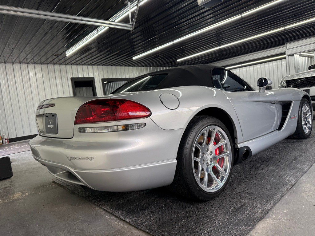 2005 Dodge Viper Image 10