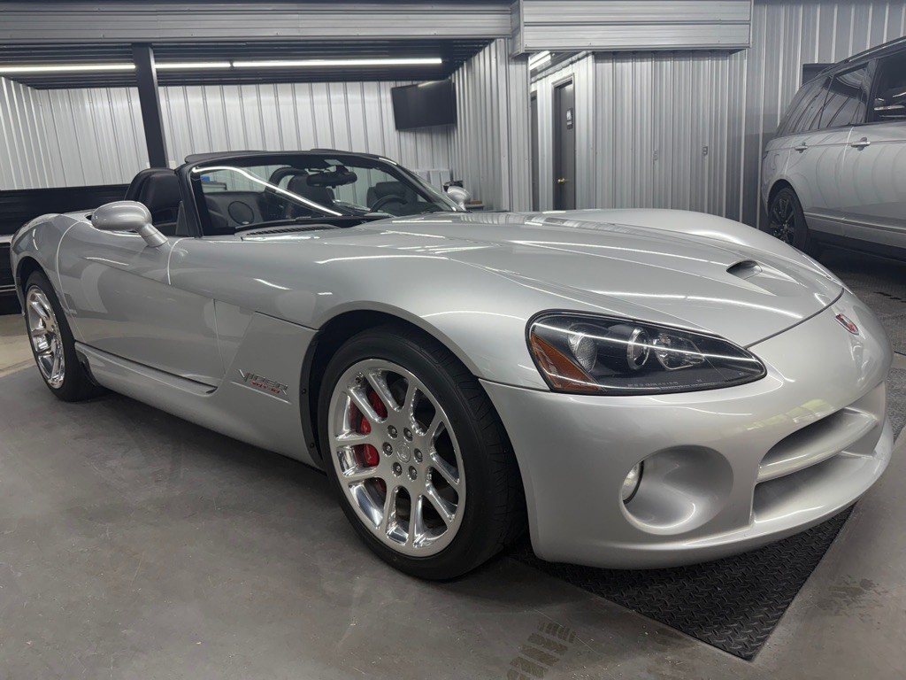2005 Dodge Viper Image 13