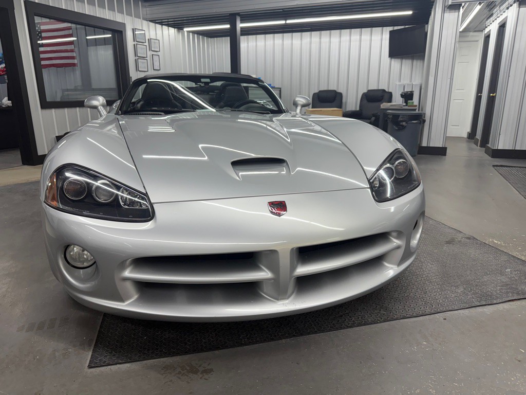 2005 Dodge Viper Image 16
