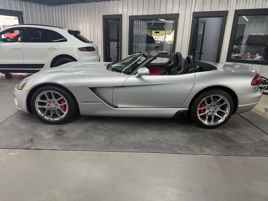 2005 Dodge Viper Image 20