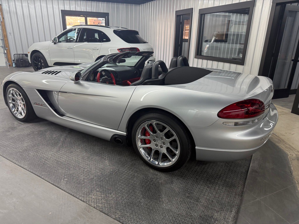 2005 Dodge Viper Image 21
