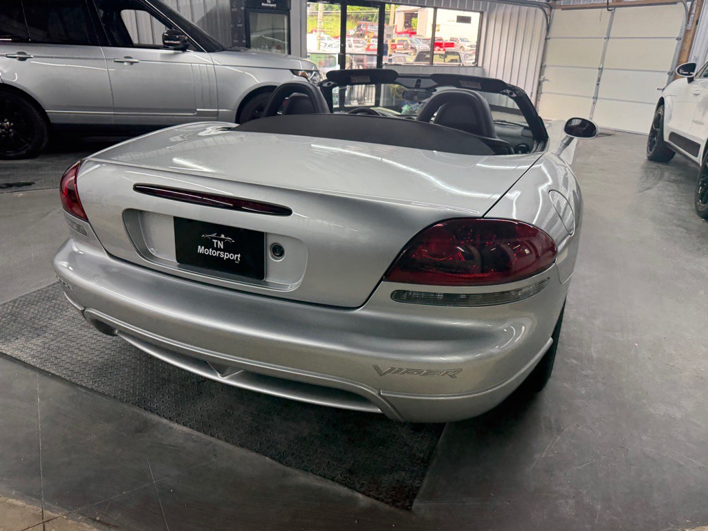 2005 Dodge Viper Image 26