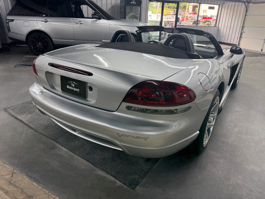 2005 Dodge Viper Image 27