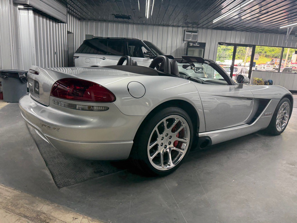 2005 Dodge Viper Image 29