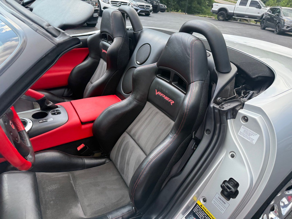 2005 Dodge Viper Image 35
