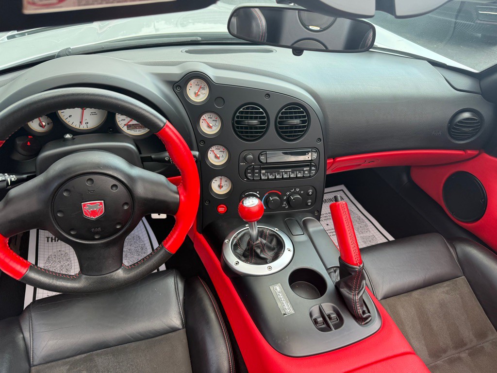 2005 Dodge Viper Image 37