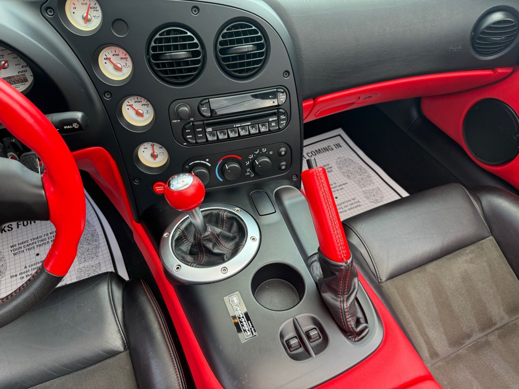 2005 Dodge Viper Image 40