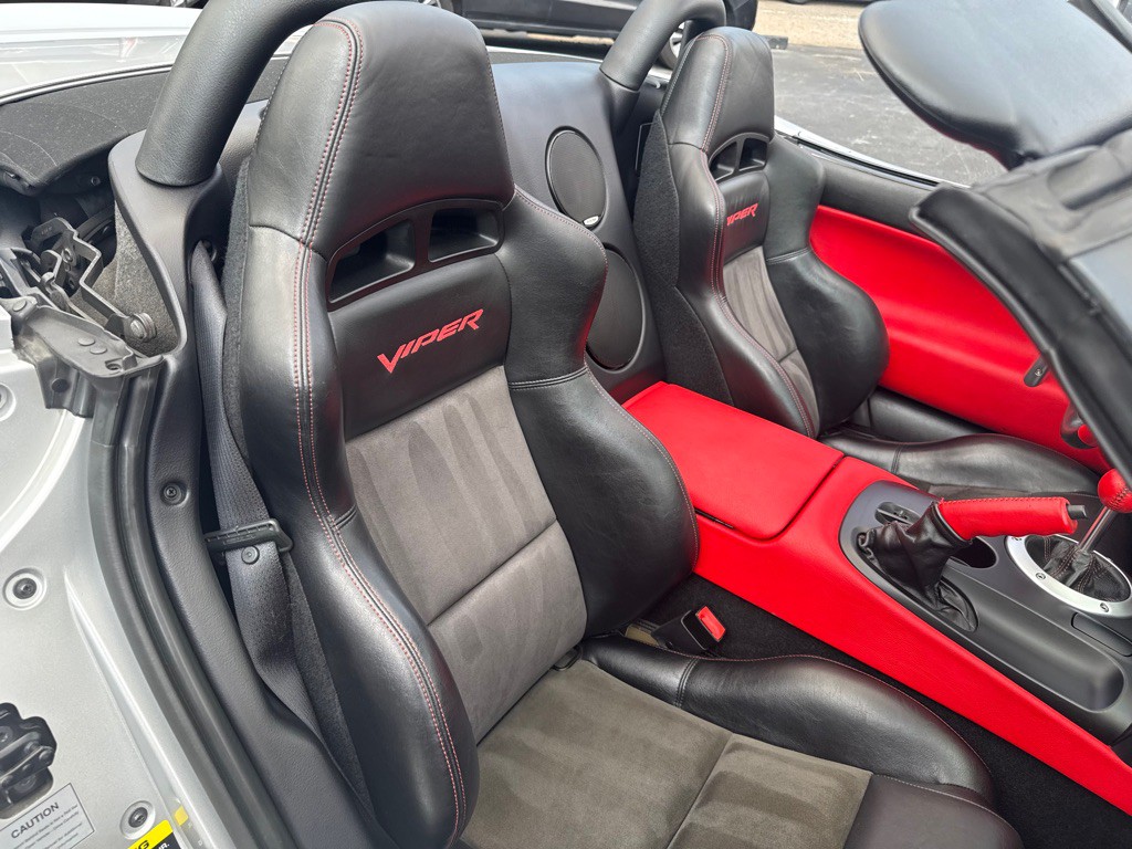 2005 Dodge Viper Image 52