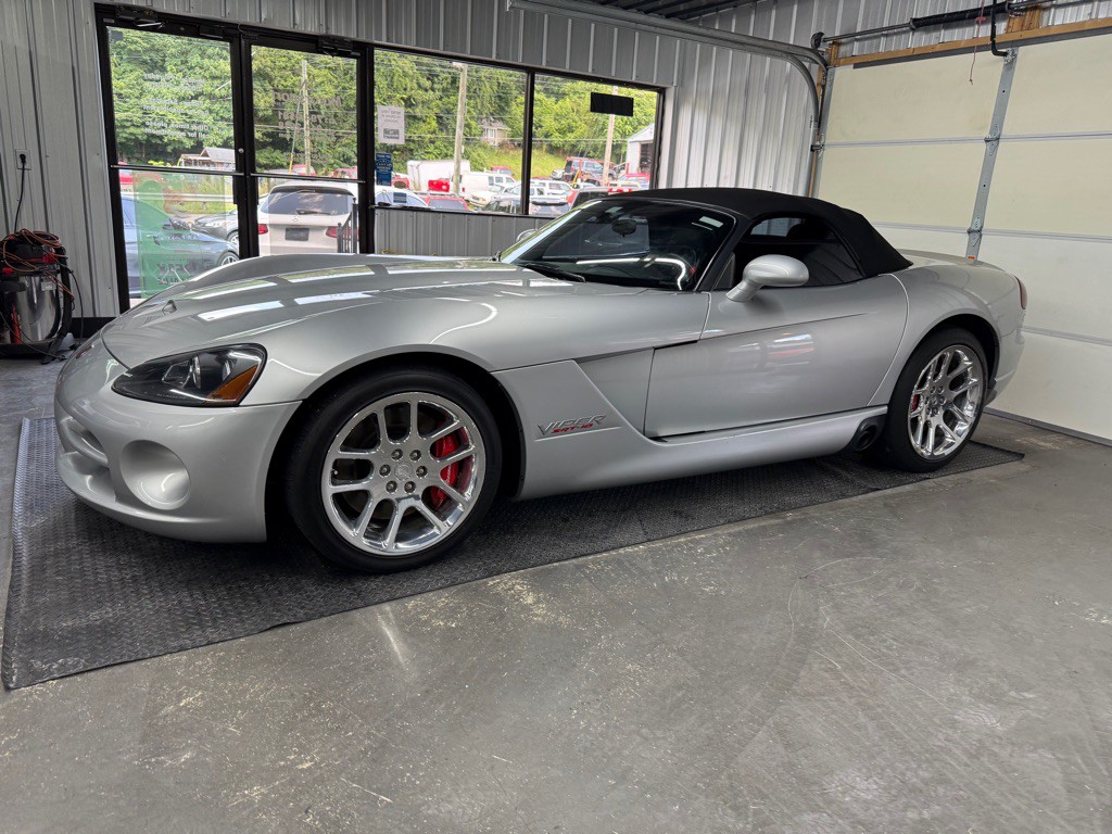 2005 Dodge Viper Image 75