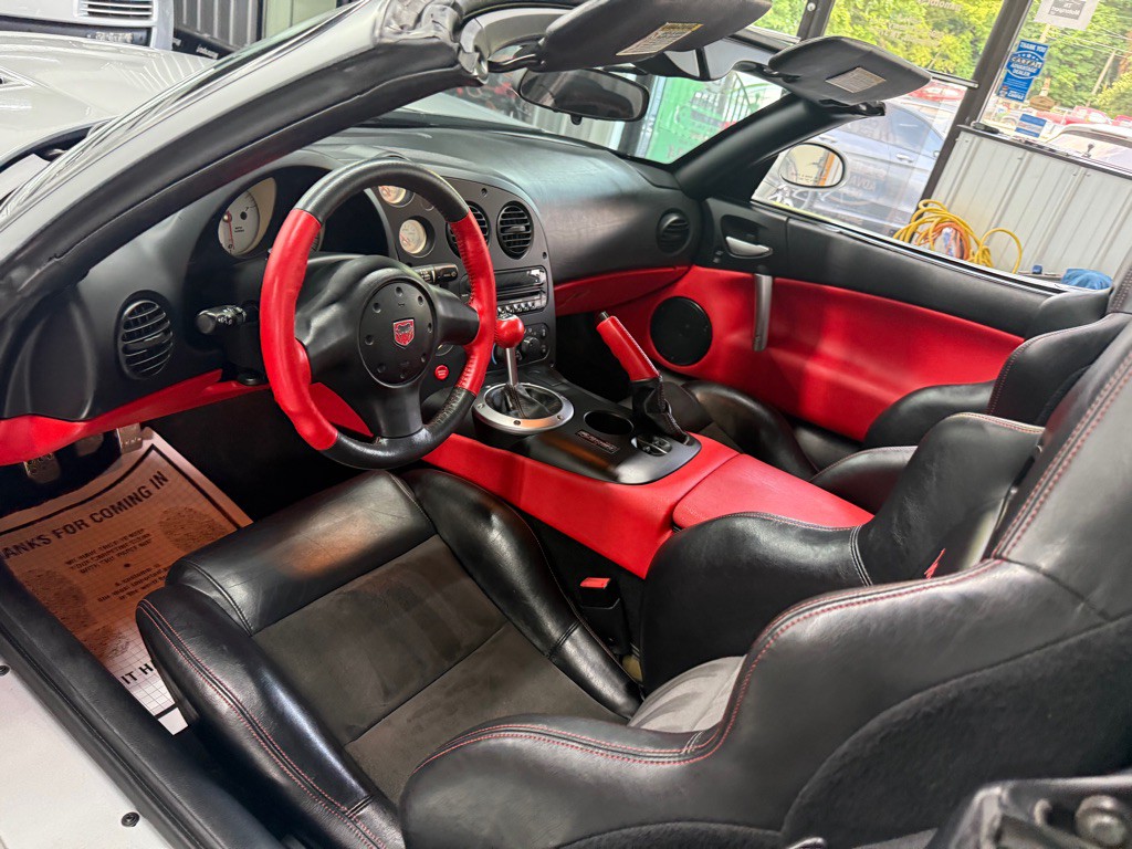 2005 Dodge Viper Image 94