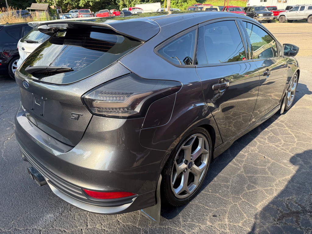 2016 Ford Focus Image 5
