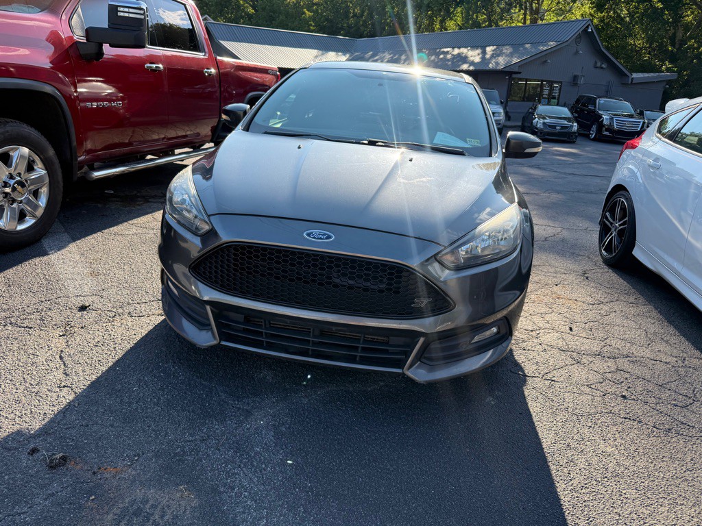 2016 Ford Focus Image 9