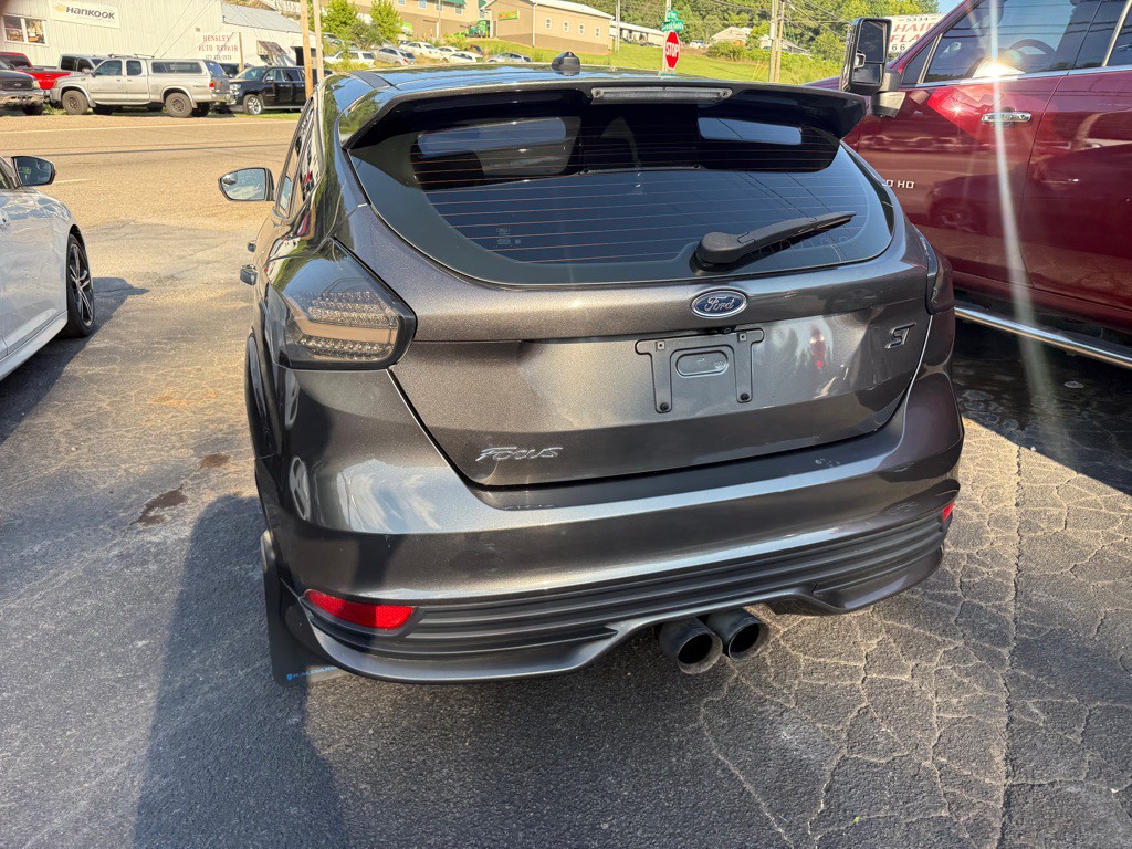 2016 Ford Focus Image 18