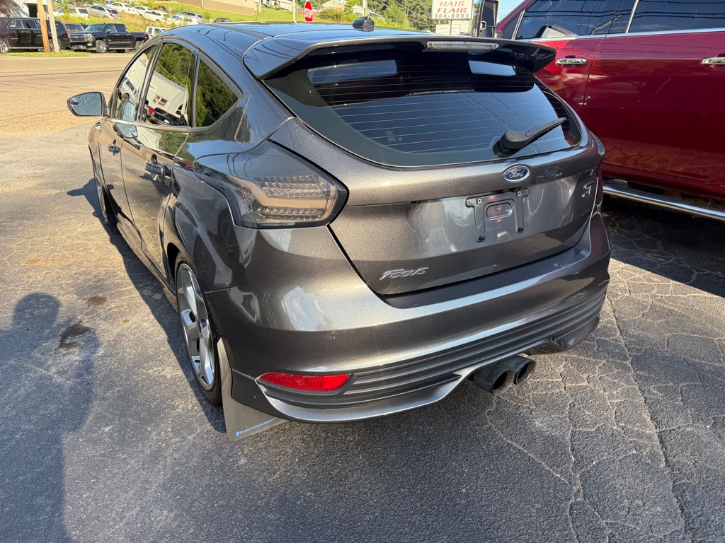 2016 Ford Focus Image 19