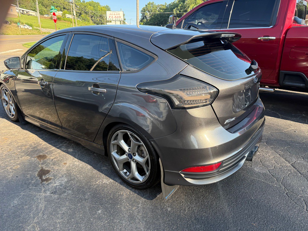 2016 Ford Focus Image 22