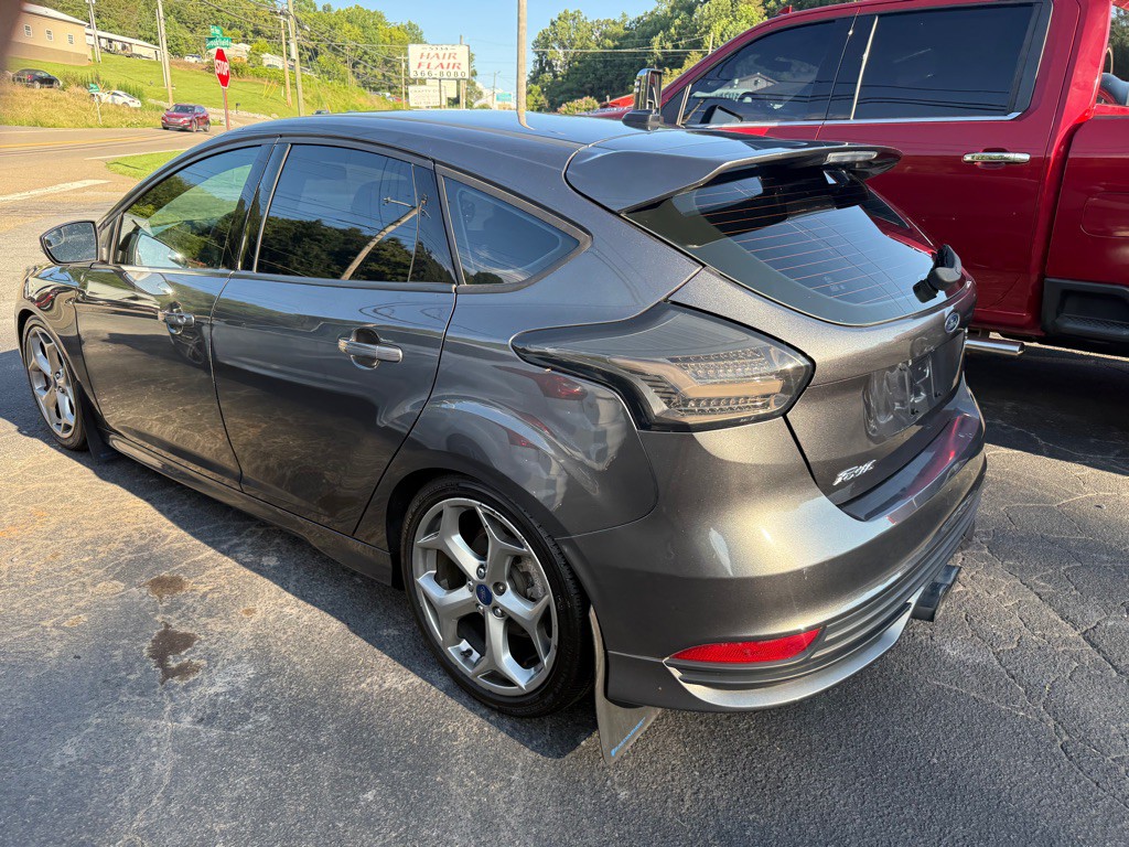 2016 Ford Focus Image 24