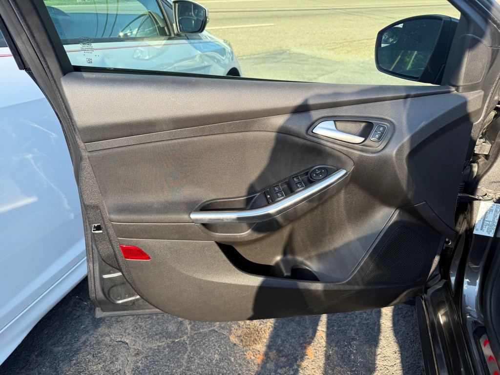 2016 Ford Focus Image 31